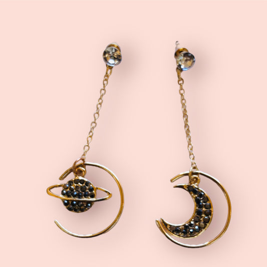 Dreams Between Moon and Saturn Earring